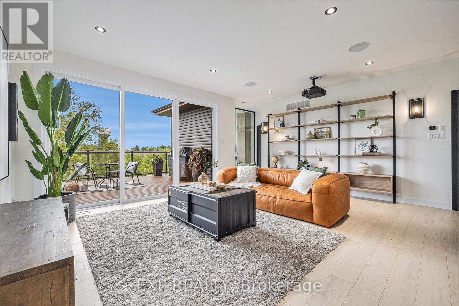 












1056 NOTRE DAME STREET

,
Russell,




Ontario
K0A1W0

