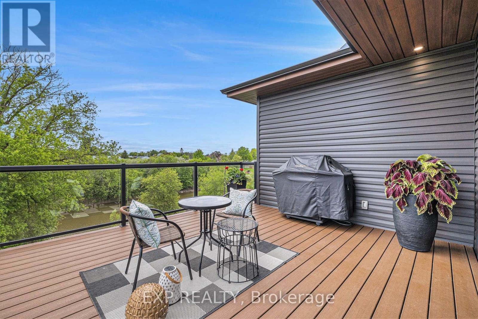 












1056 NOTRE DAME STREET

,
Russell,




Ontario
K0A1W0

