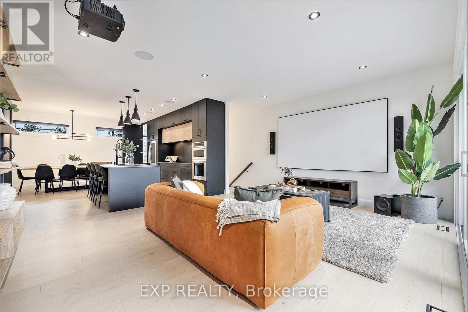 












1056 NOTRE DAME STREET

,
Russell,




Ontario
K0A1W0

