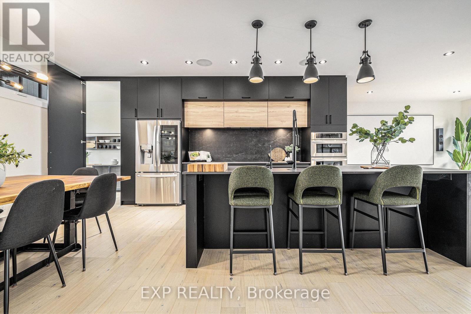 












1056 NOTRE DAME STREET

,
Russell,




Ontario
K0A1W0

