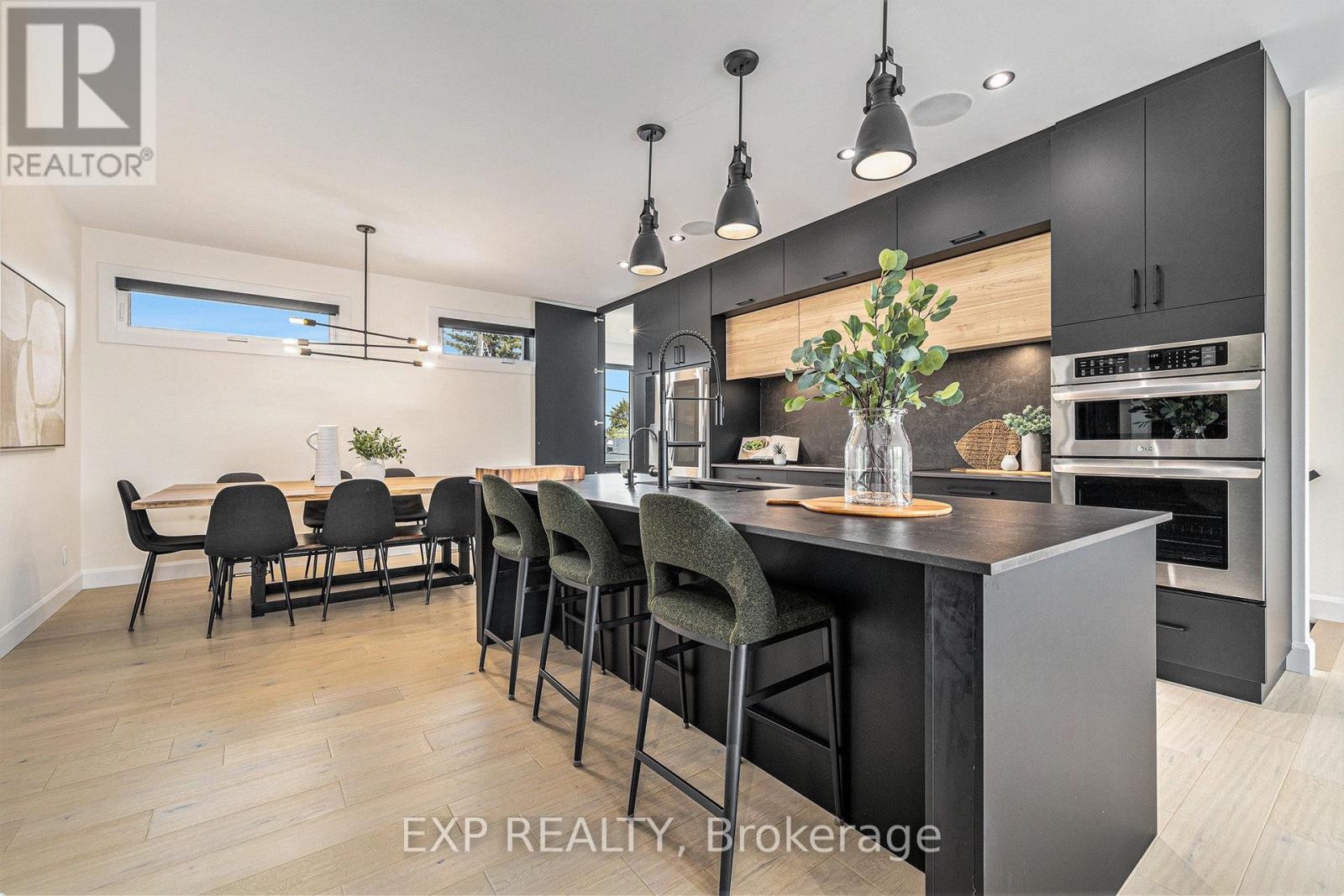 












1056 NOTRE DAME STREET

,
Russell,




Ontario
K0A1W0

