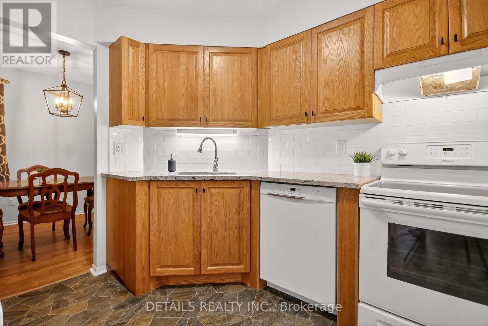 












F1 - 95 FINDLAY AVENUE

,
Carleton Place,




Ontario
K7C4G5

