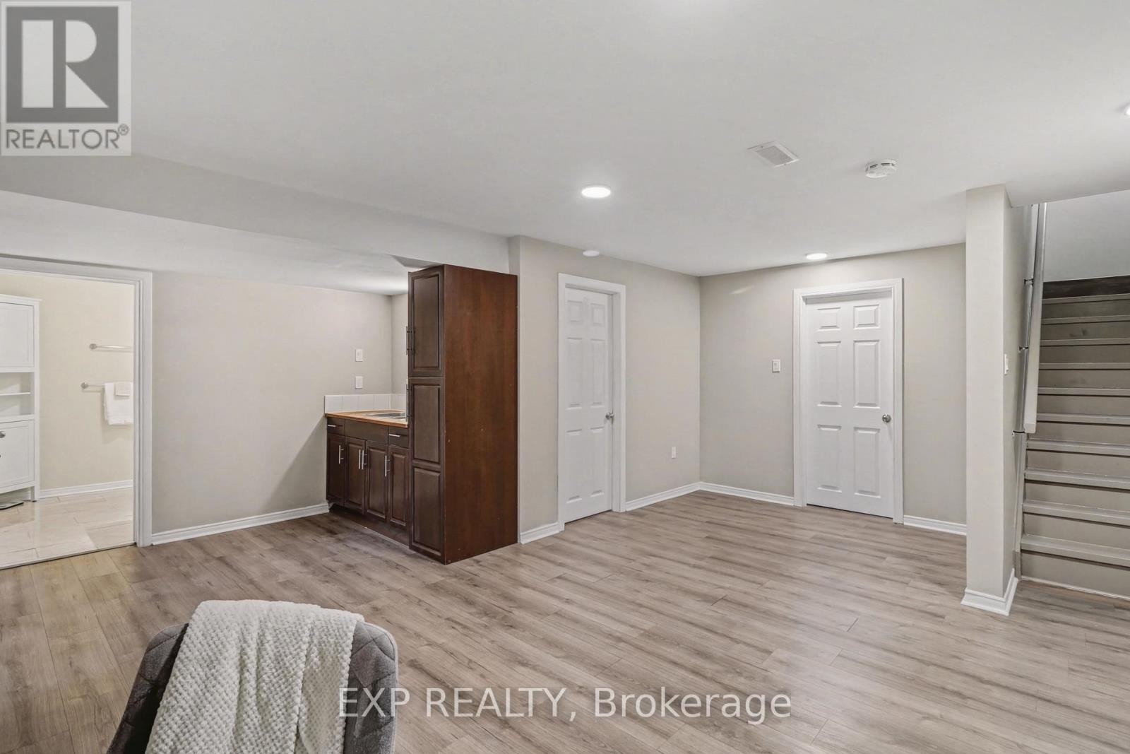 












182 HELEN RAPP WAY

,
Ottawa,




Ontario
K1T0P6

