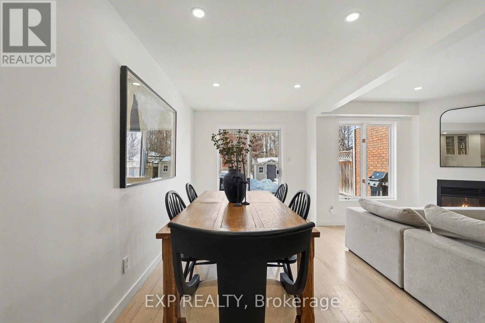 












15 HENDRIE COURT

,
Ottawa,




Ontario
K2L4A4

