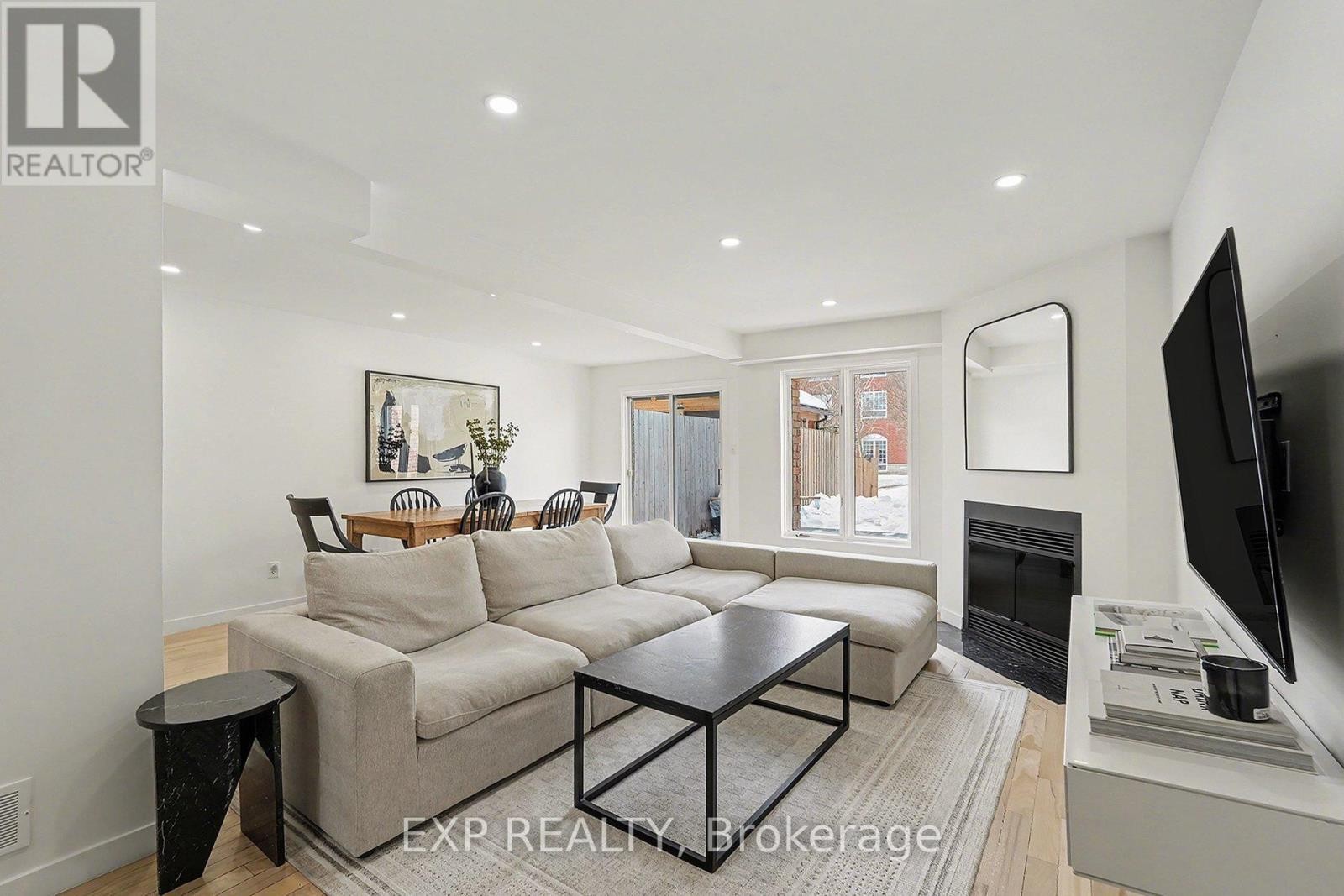 












15 HENDRIE COURT

,
Ottawa,




Ontario
K2L4A4

