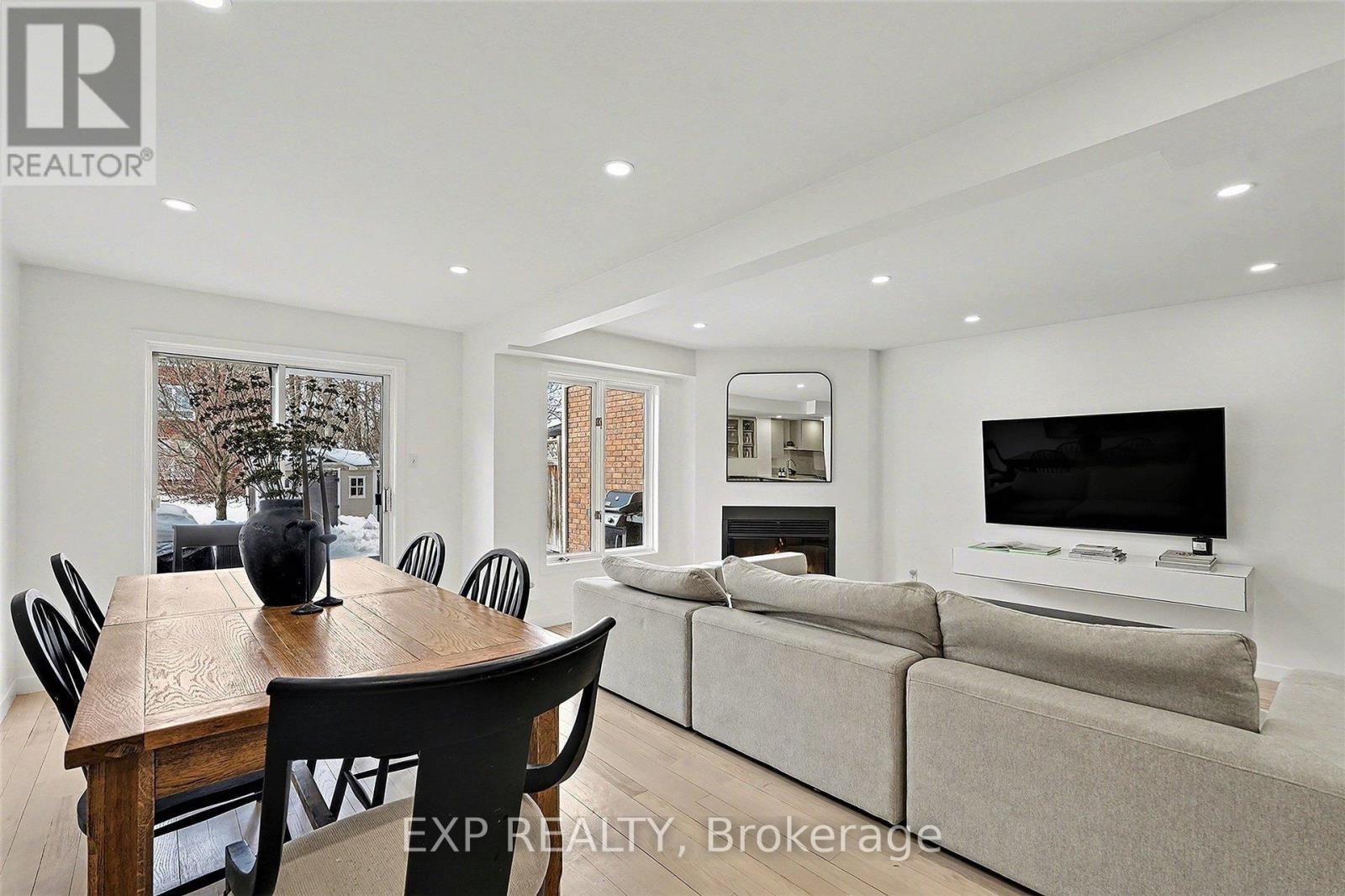 












15 HENDRIE COURT

,
Ottawa,




Ontario
K2L4A4

