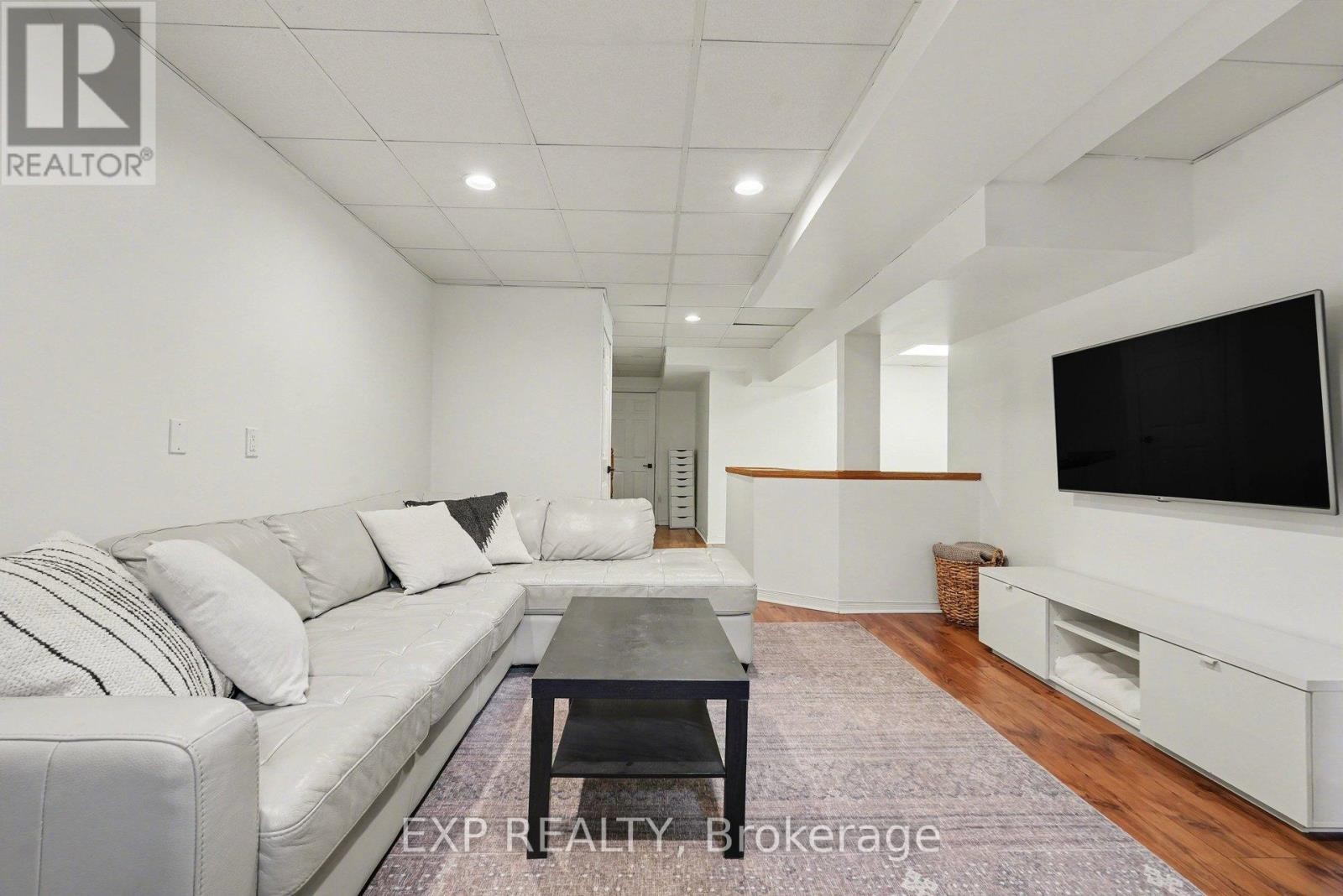 












15 HENDRIE COURT

,
Ottawa,




Ontario
K2L4A4

