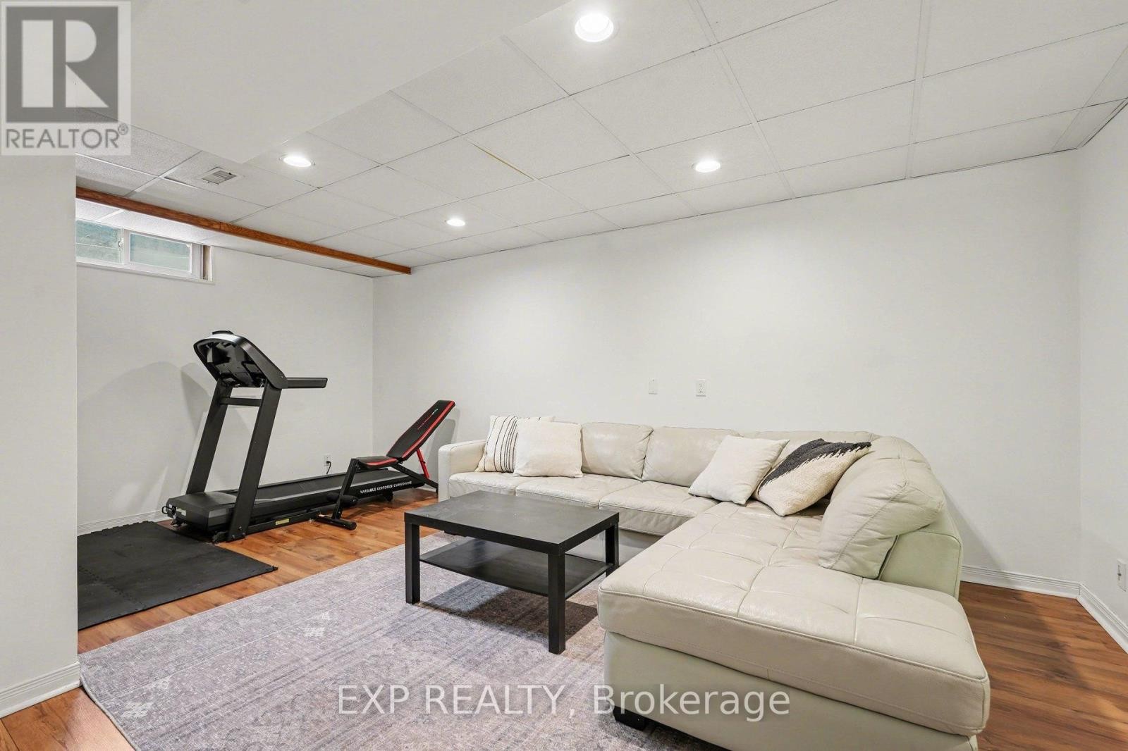 












15 HENDRIE COURT

,
Ottawa,




Ontario
K2L4A4

