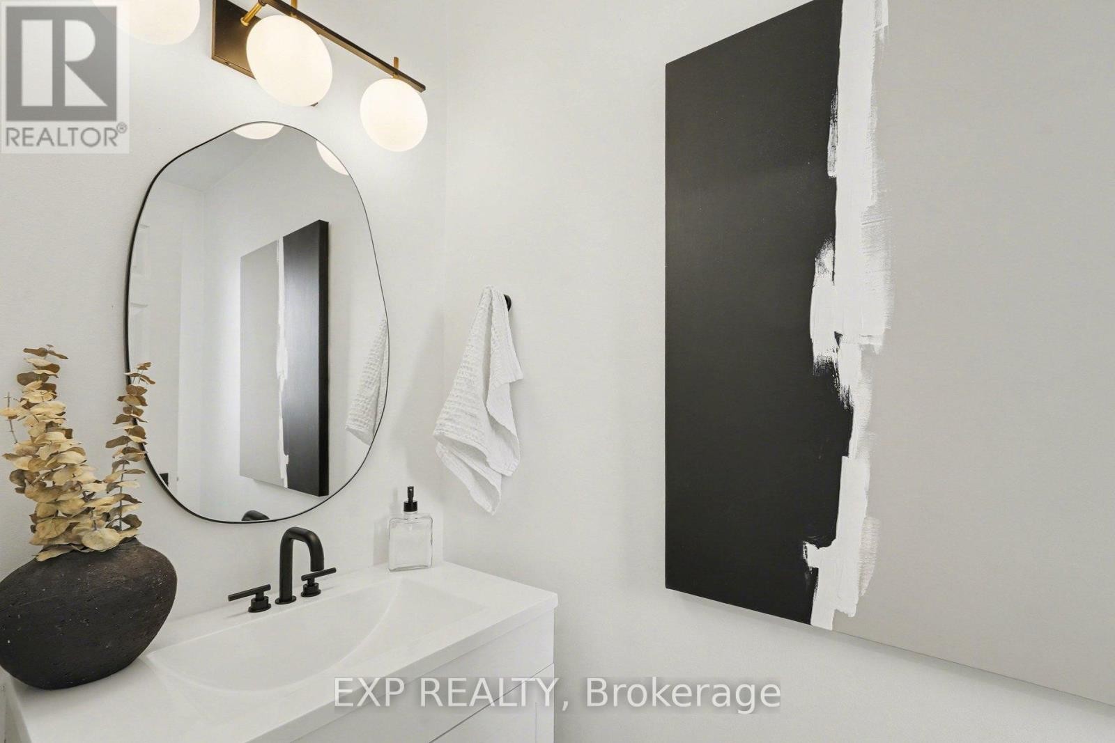 












15 HENDRIE COURT

,
Ottawa,




Ontario
K2L4A4

