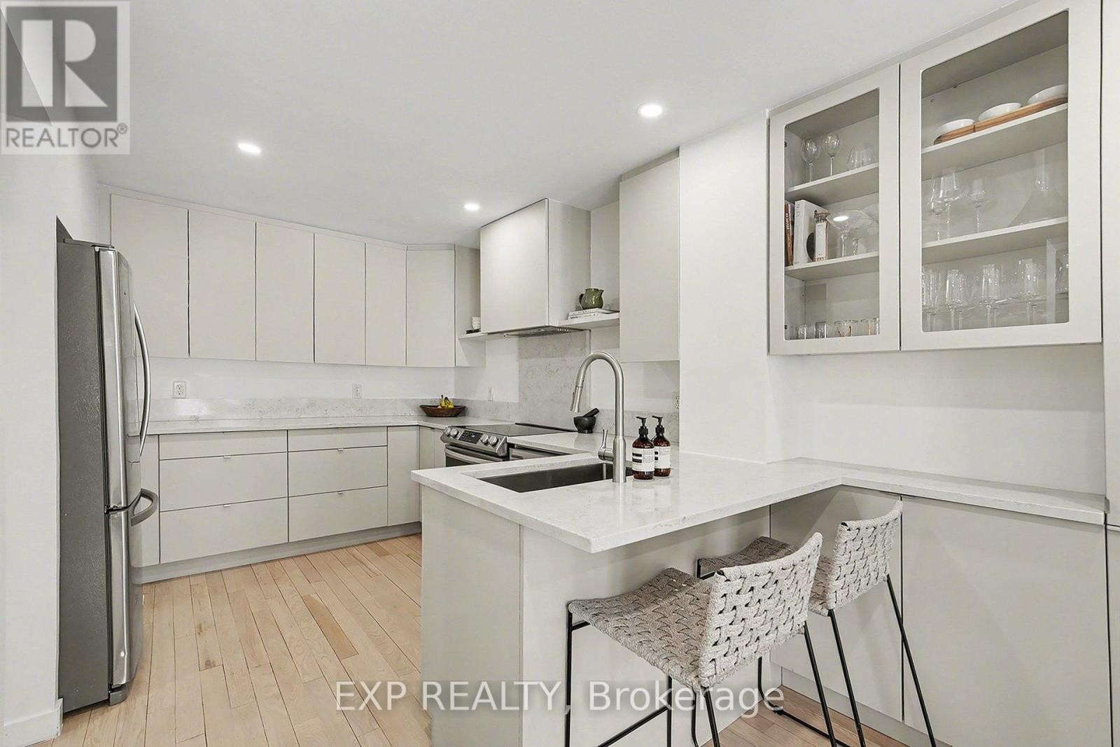 












15 HENDRIE COURT

,
Ottawa,




Ontario
K2L4A4

