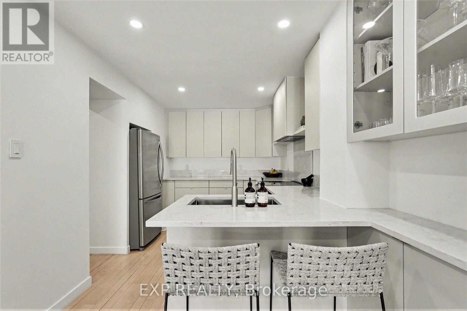 












15 HENDRIE COURT

,
Ottawa,




Ontario
K2L4A4

