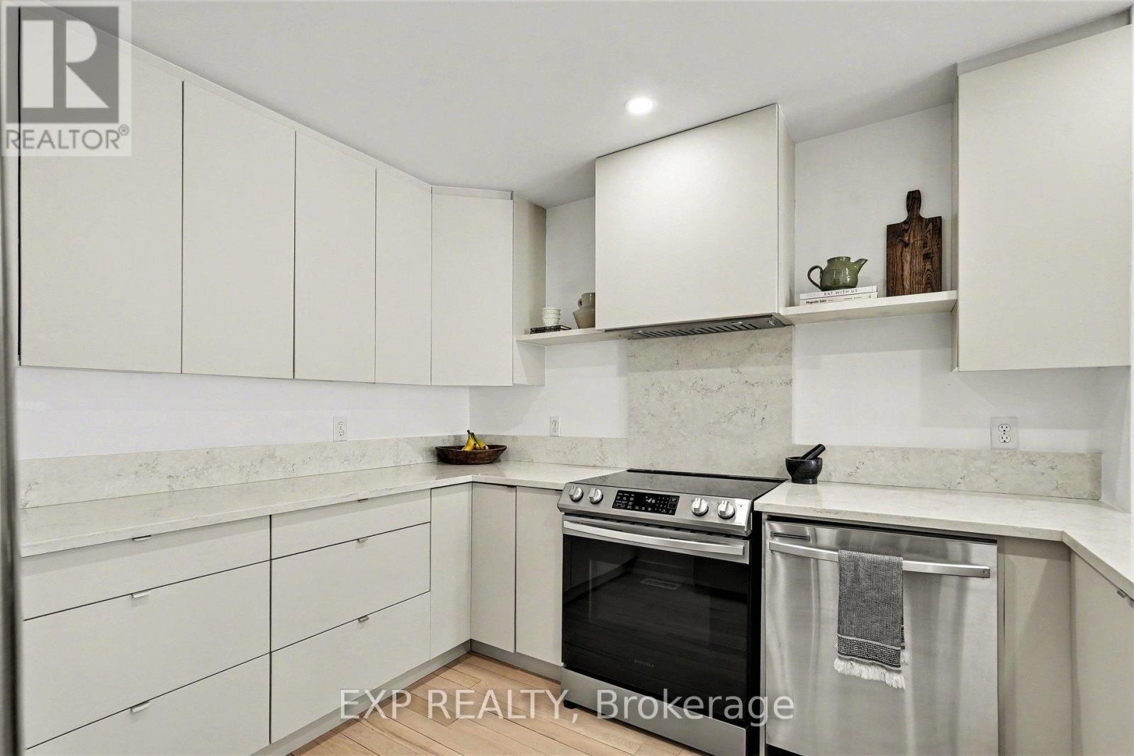 












15 HENDRIE COURT

,
Ottawa,




Ontario
K2L4A4

