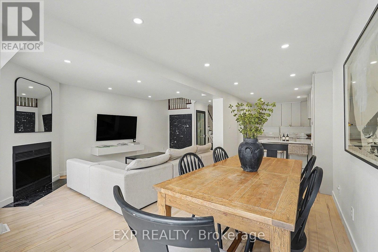 












15 HENDRIE COURT

,
Ottawa,




Ontario
K2L4A4

