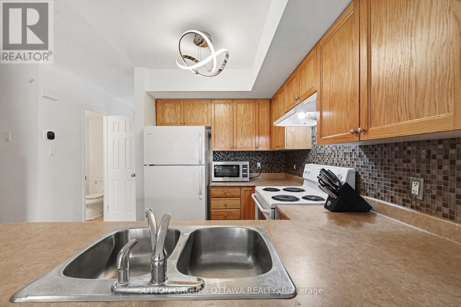 












56 STEELE PARK PRIVATE

,
Ottawa,




Ontario
K1J0J2

