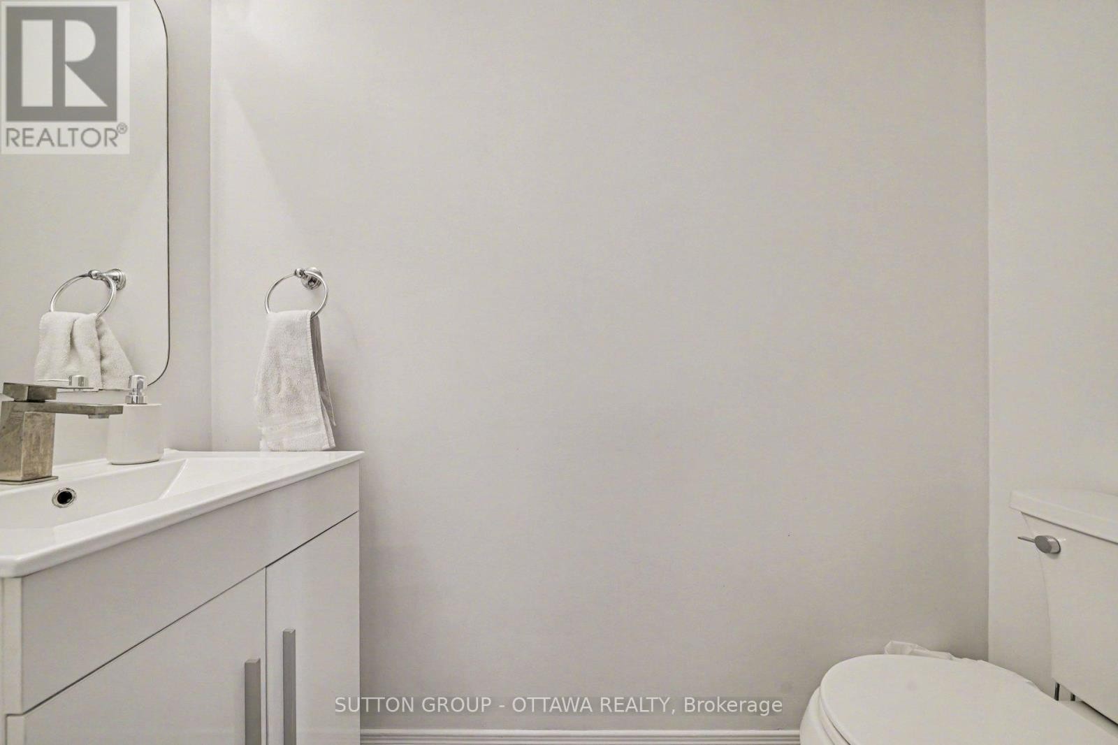 












56 STEELE PARK PRIVATE

,
Ottawa,




Ontario
K1J0J2

