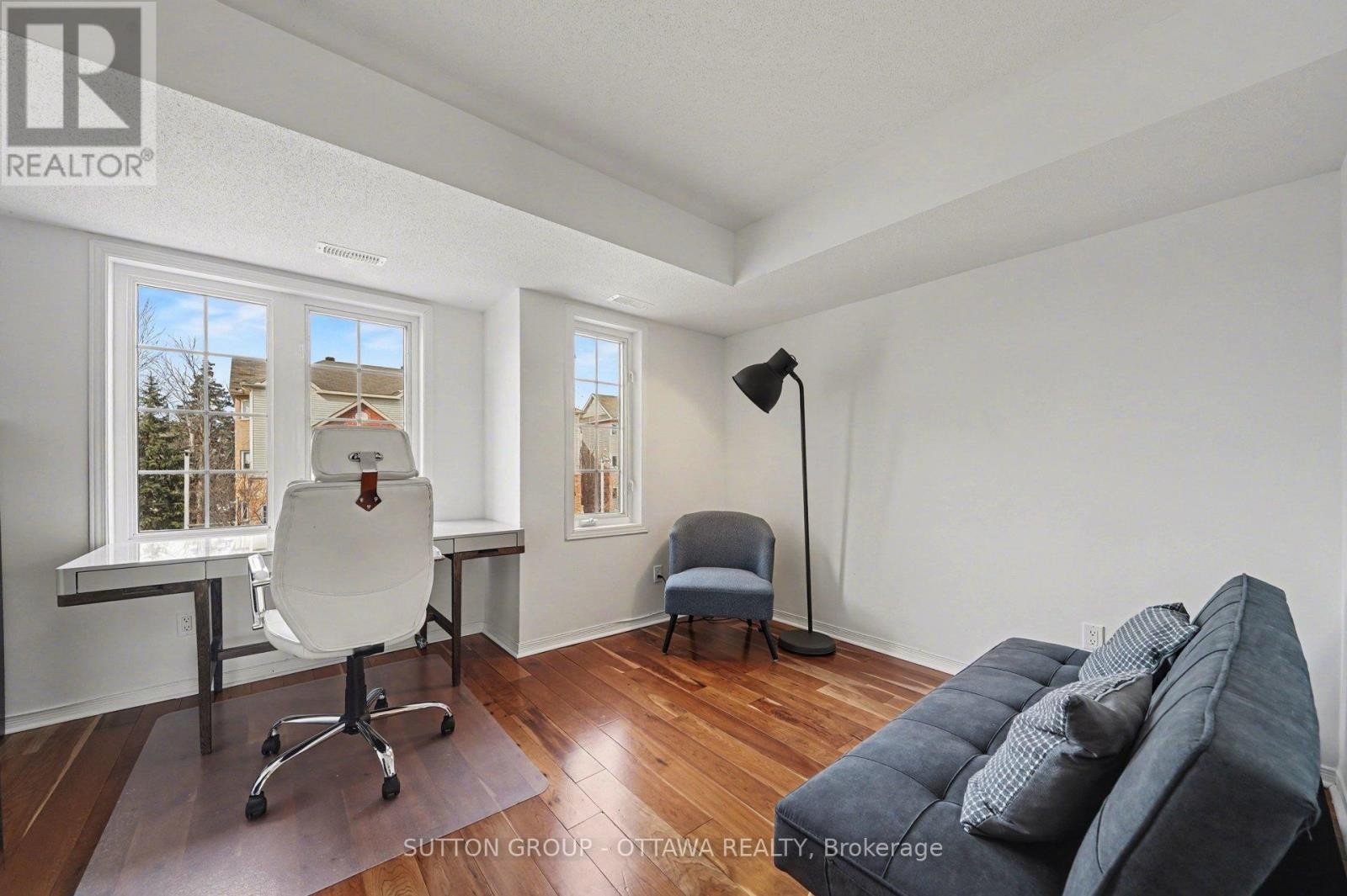 












56 STEELE PARK PRIVATE

,
Ottawa,




Ontario
K1J0J2

