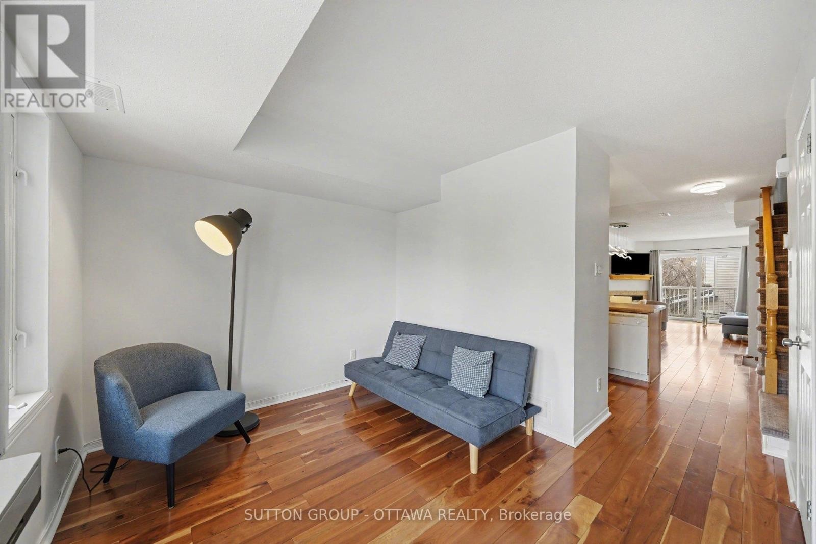 












56 STEELE PARK PRIVATE

,
Ottawa,




Ontario
K1J0J2

