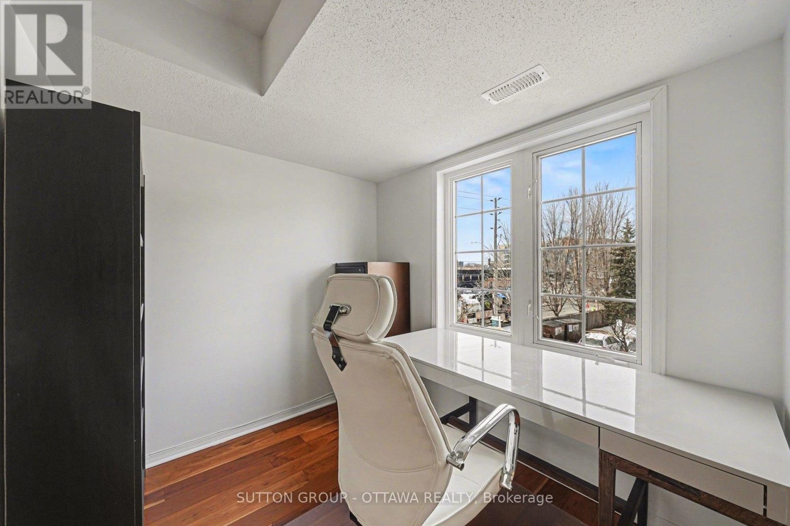 












56 STEELE PARK PRIVATE

,
Ottawa,




Ontario
K1J0J2


