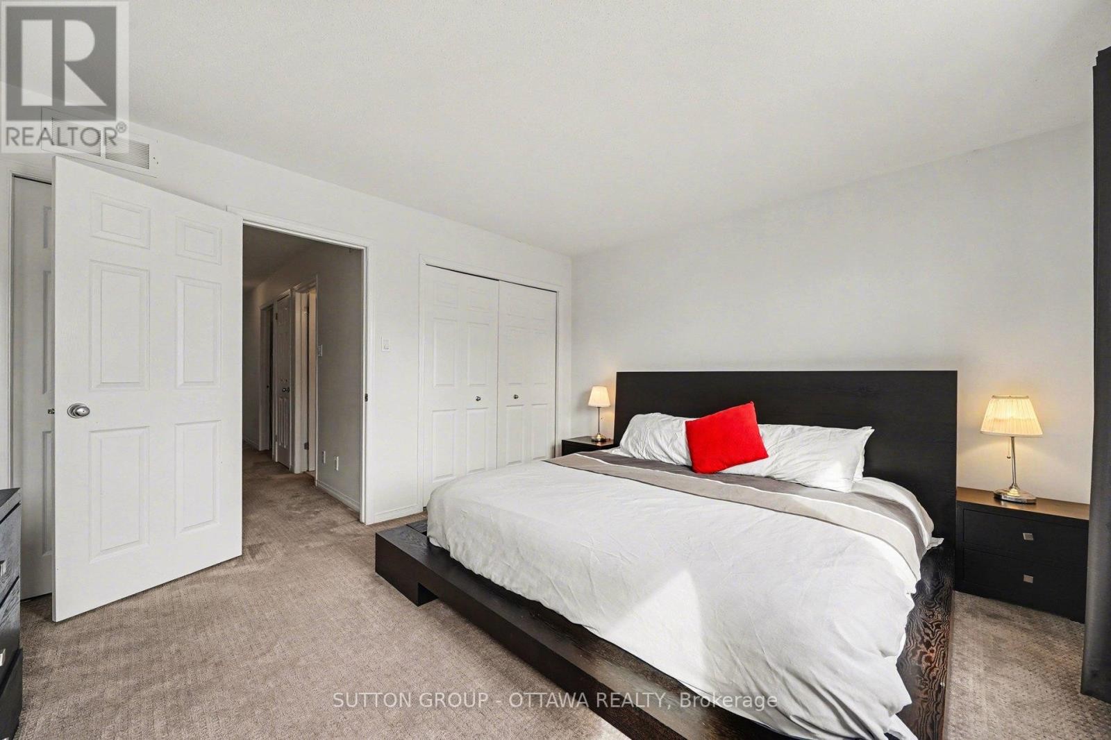 












56 STEELE PARK PRIVATE

,
Ottawa,




Ontario
K1J0J2

