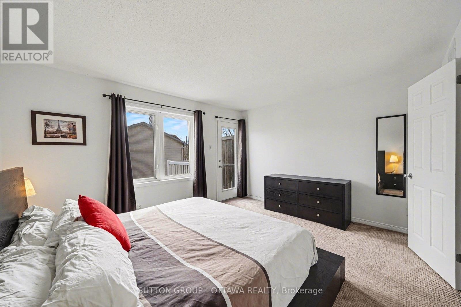 












56 STEELE PARK PRIVATE

,
Ottawa,




Ontario
K1J0J2

