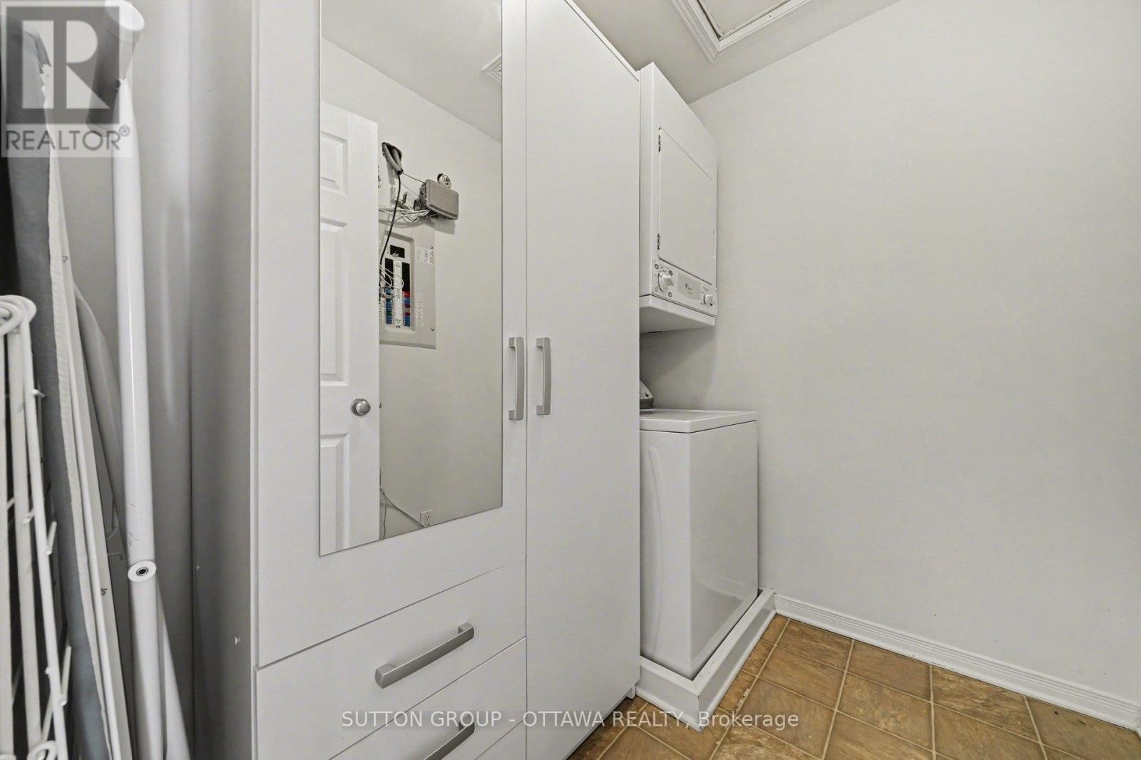












56 STEELE PARK PRIVATE

,
Ottawa,




Ontario
K1J0J2

