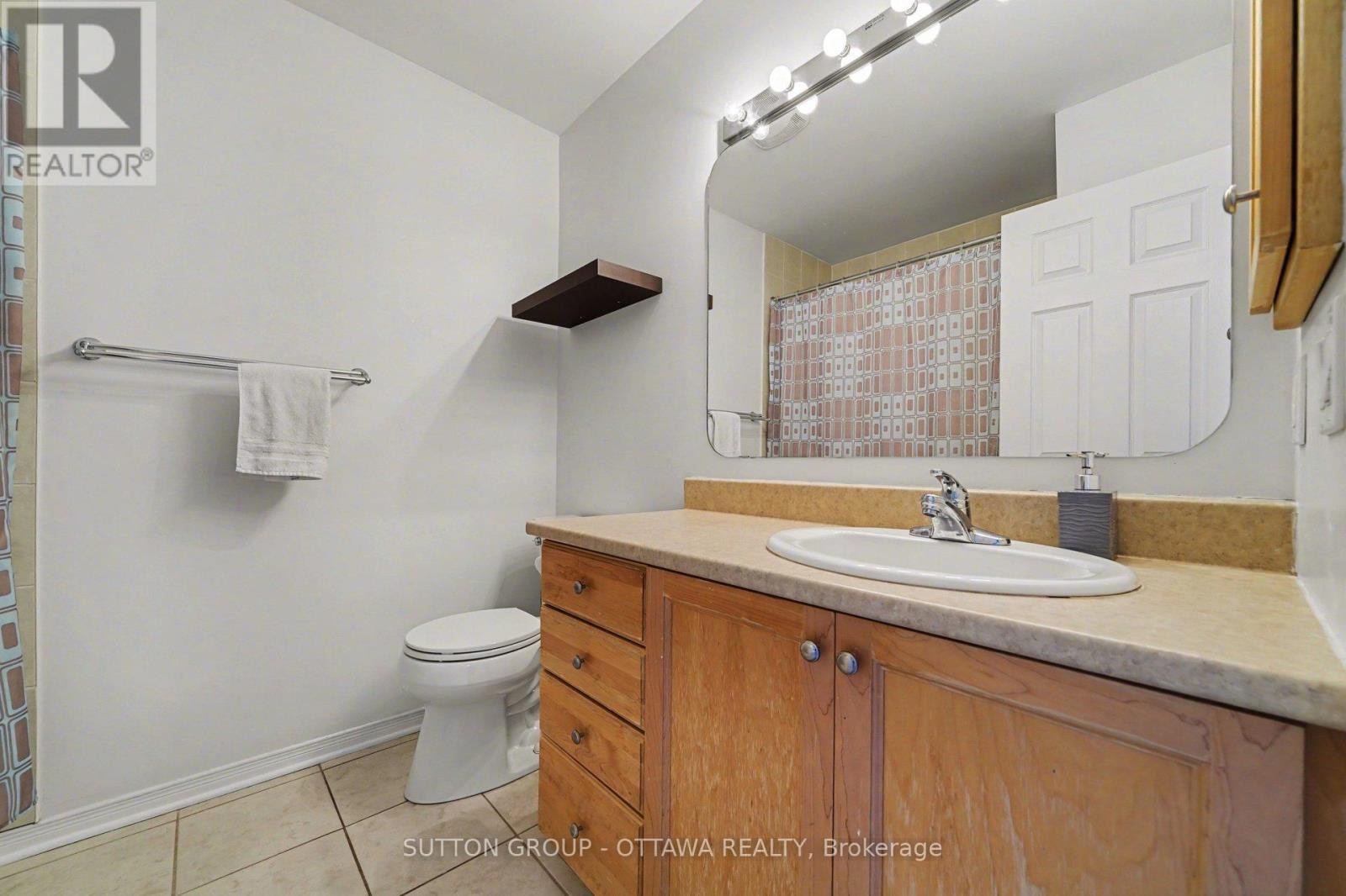 












56 STEELE PARK PRIVATE

,
Ottawa,




Ontario
K1J0J2

