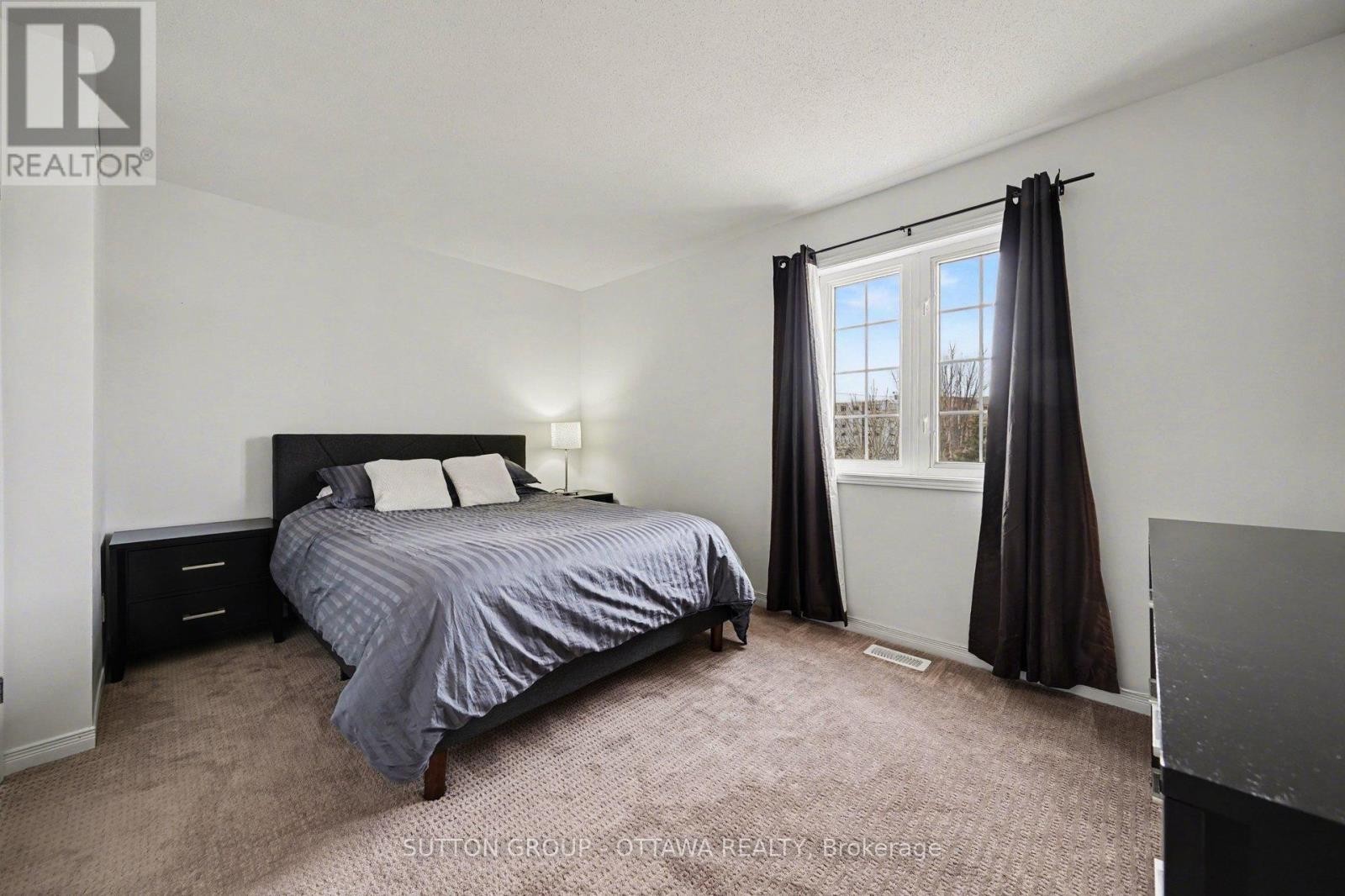 












56 STEELE PARK PRIVATE

,
Ottawa,




Ontario
K1J0J2

