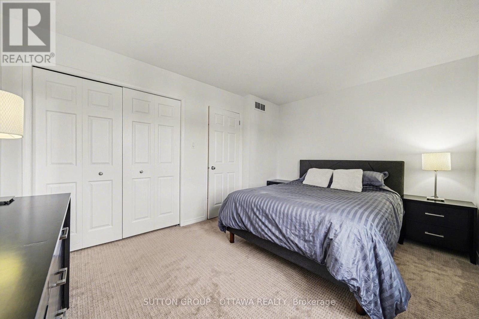












56 STEELE PARK PRIVATE

,
Ottawa,




Ontario
K1J0J2

