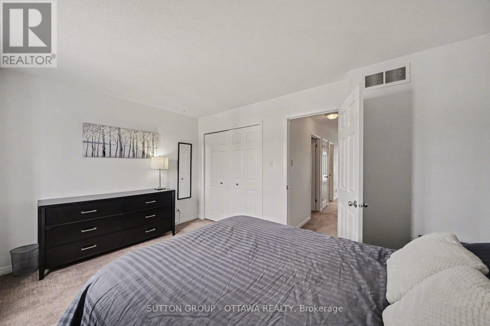 












56 STEELE PARK PRIVATE

,
Ottawa,




Ontario
K1J0J2

