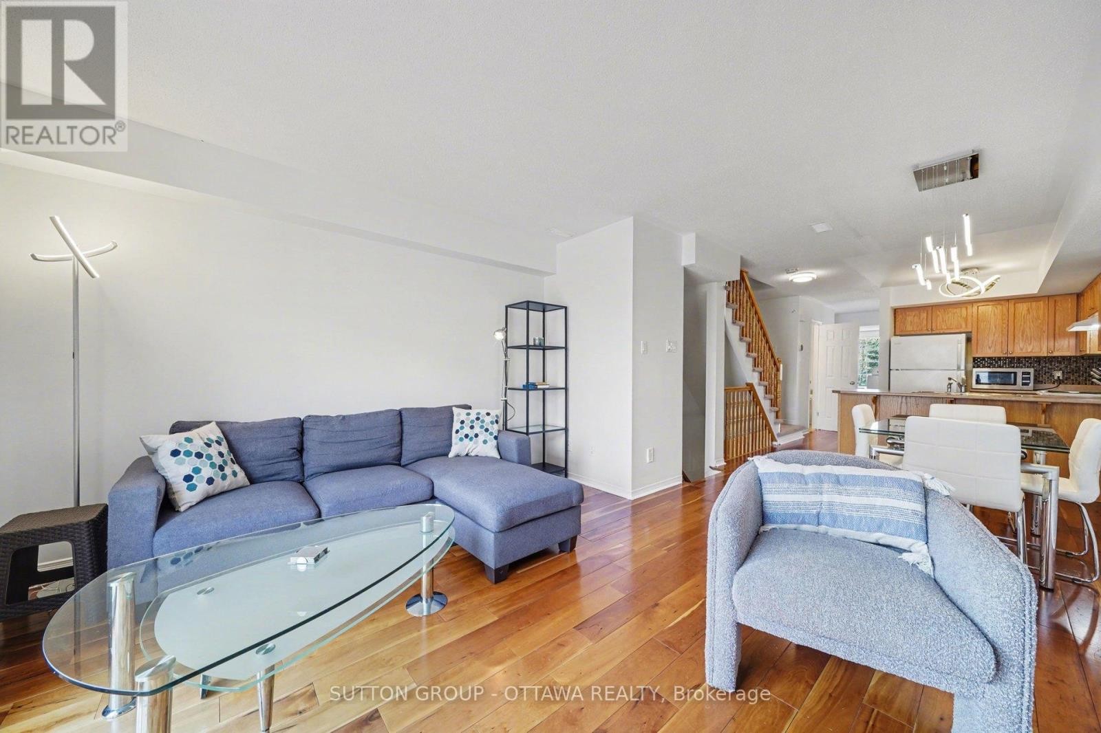 












56 STEELE PARK PRIVATE

,
Ottawa,




Ontario
K1J0J2

