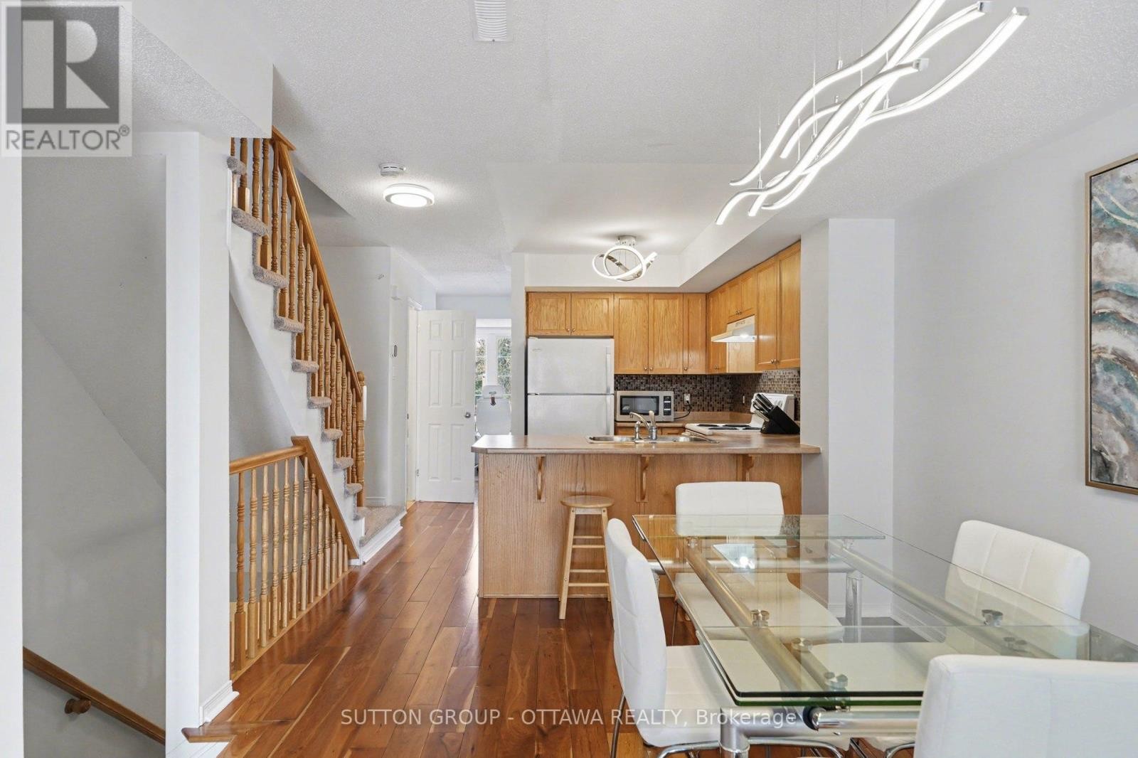 












56 STEELE PARK PRIVATE

,
Ottawa,




Ontario
K1J0J2

