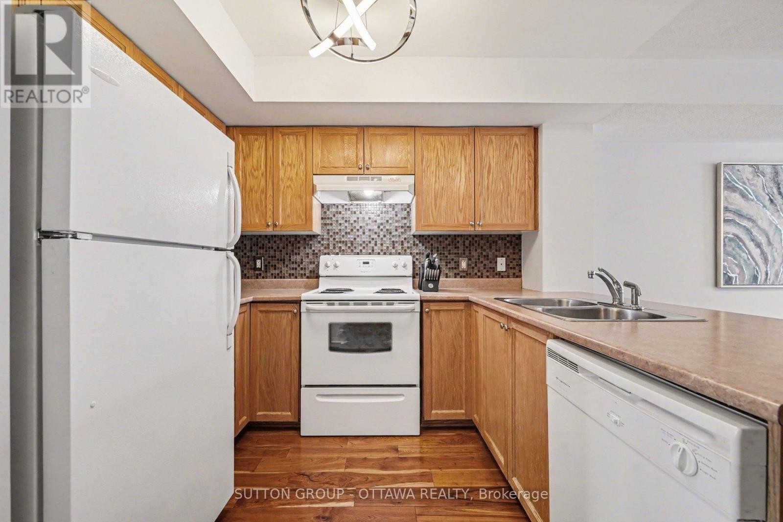












56 STEELE PARK PRIVATE

,
Ottawa,




Ontario
K1J0J2

