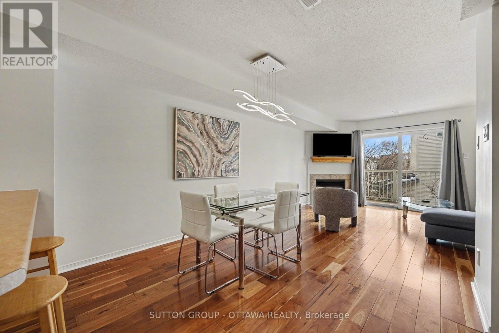 












56 STEELE PARK PRIVATE

,
Ottawa,




Ontario
K1J0J2

