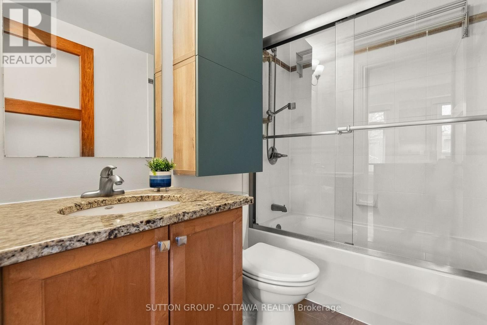 












105 - 323 WINONA AVENUE

,
Ottawa,




Ontario
K1Z5H3

