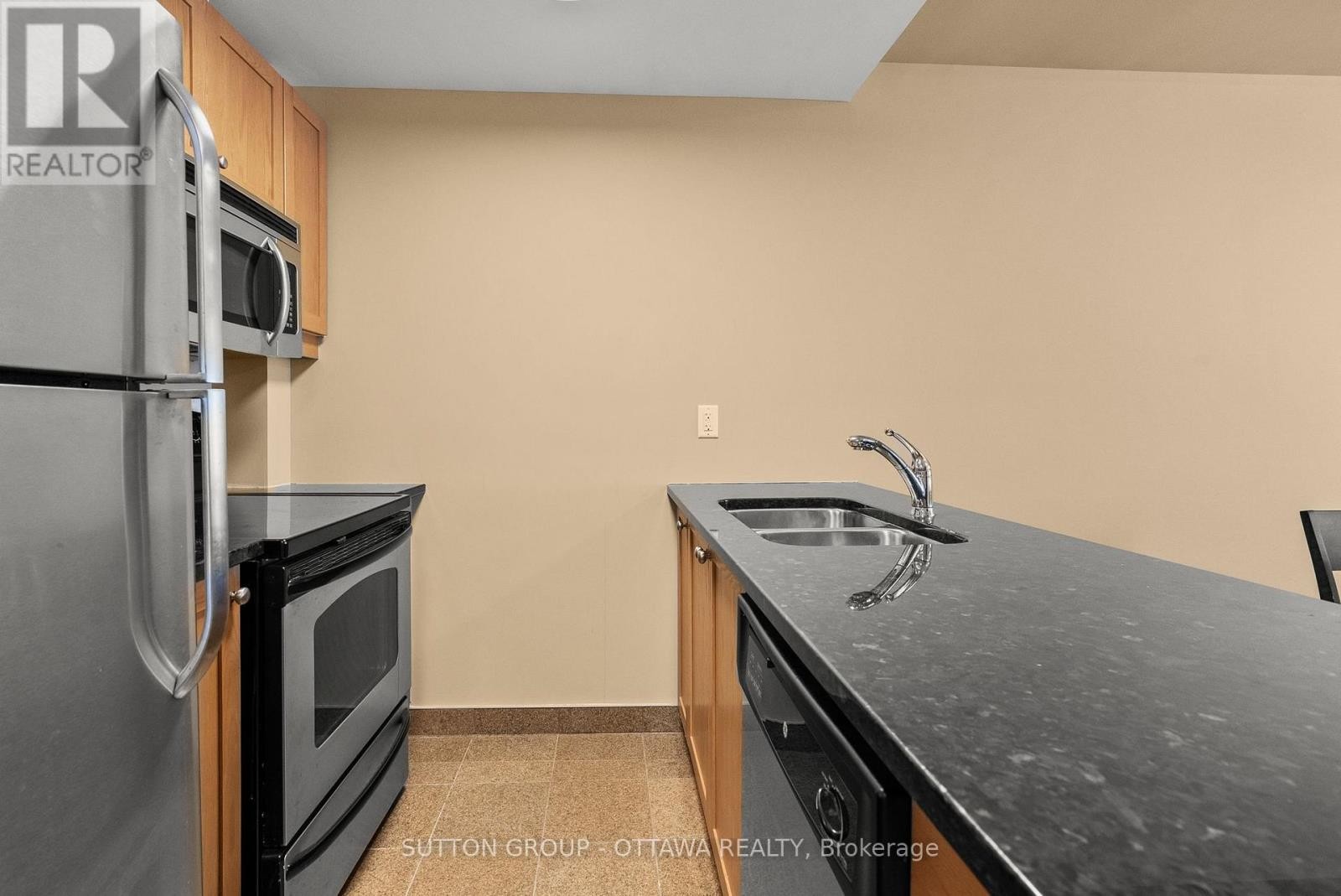 












105 - 323 WINONA AVENUE

,
Ottawa,




Ontario
K1Z5H3

