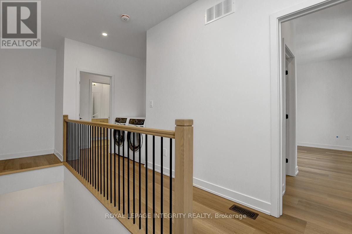 












37 ELLA STREET

,
Ottawa,




Ontario
K1S2S3

