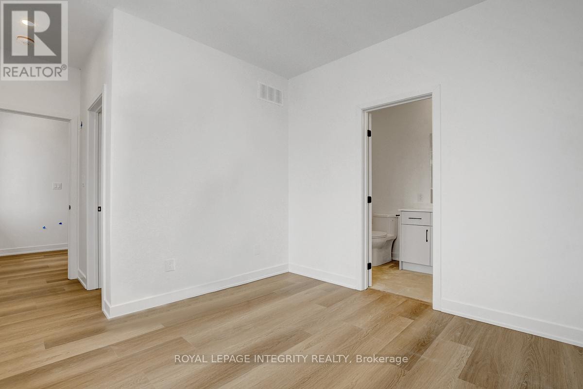 












37 ELLA STREET

,
Ottawa,




Ontario
K1S2S3

