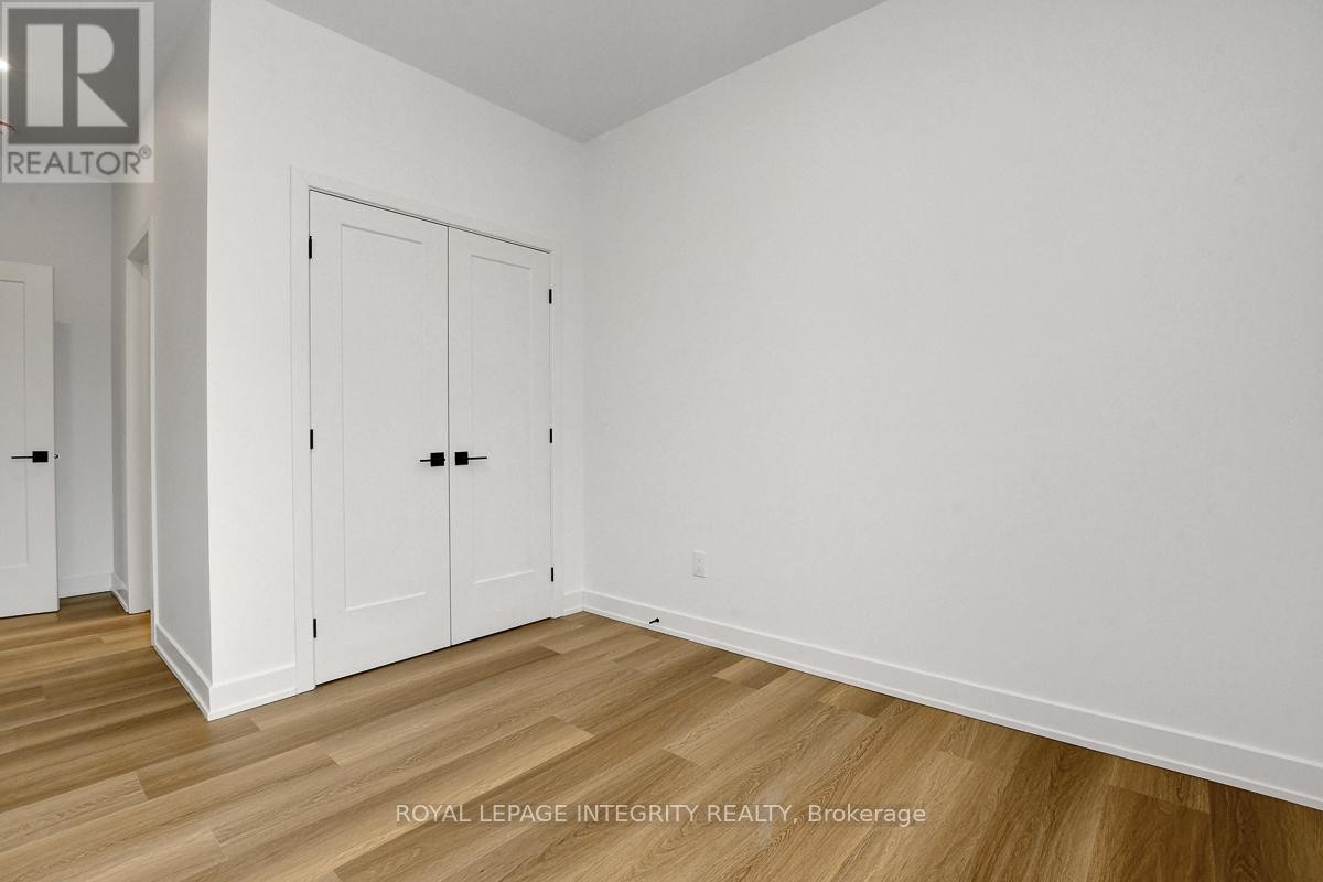 












37 ELLA STREET

,
Ottawa,




Ontario
K1S2S3

