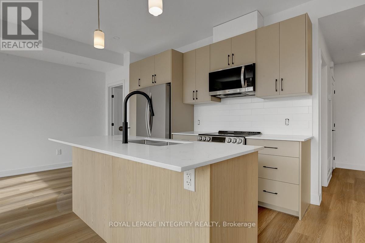 












37 ELLA STREET

,
Ottawa,




Ontario
K1S2S3

