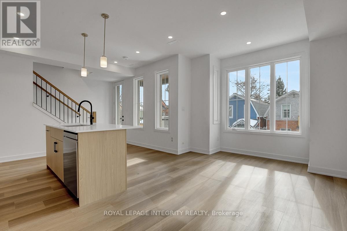 












37 ELLA STREET

,
Ottawa,




Ontario
K1S2S3

