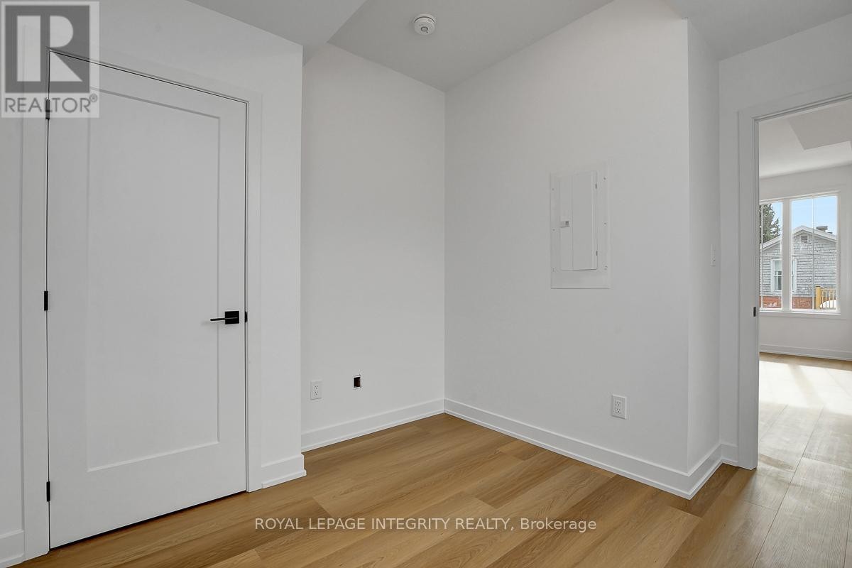 












37 ELLA STREET

,
Ottawa,




Ontario
K1S2S3

