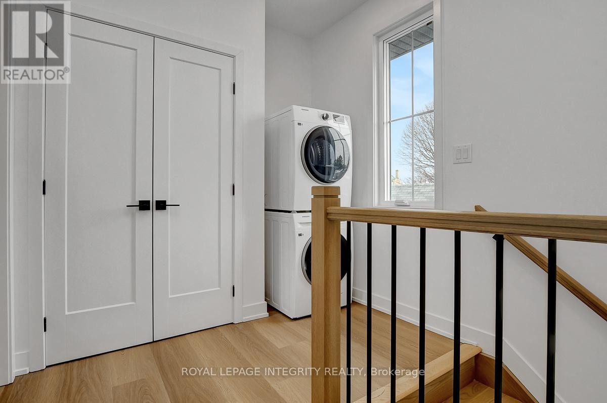 












37 ELLA STREET

,
Ottawa,




Ontario
K1S2S3

