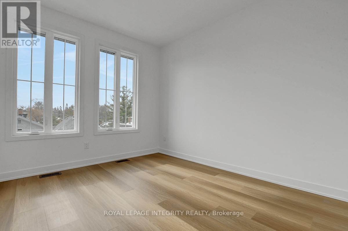 












37 ELLA STREET

,
Ottawa,




Ontario
K1S2S3

