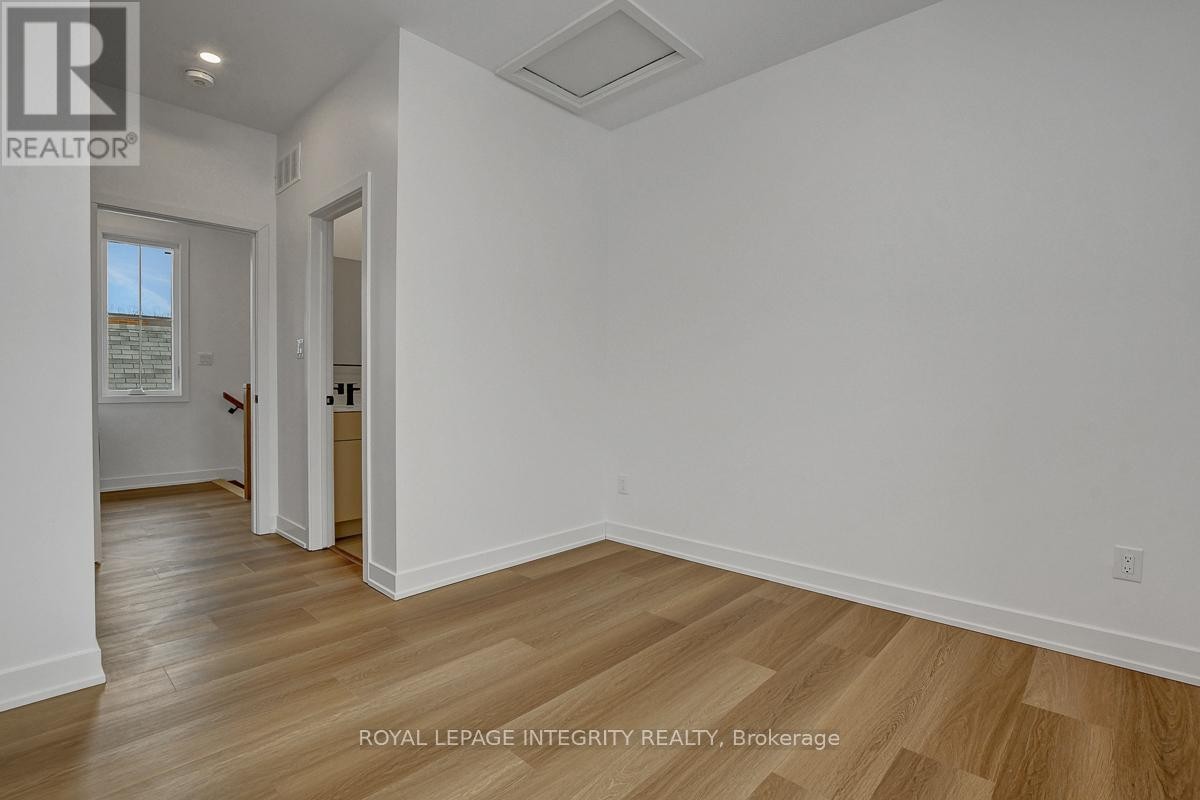 












37 ELLA STREET

,
Ottawa,




Ontario
K1S2S3

