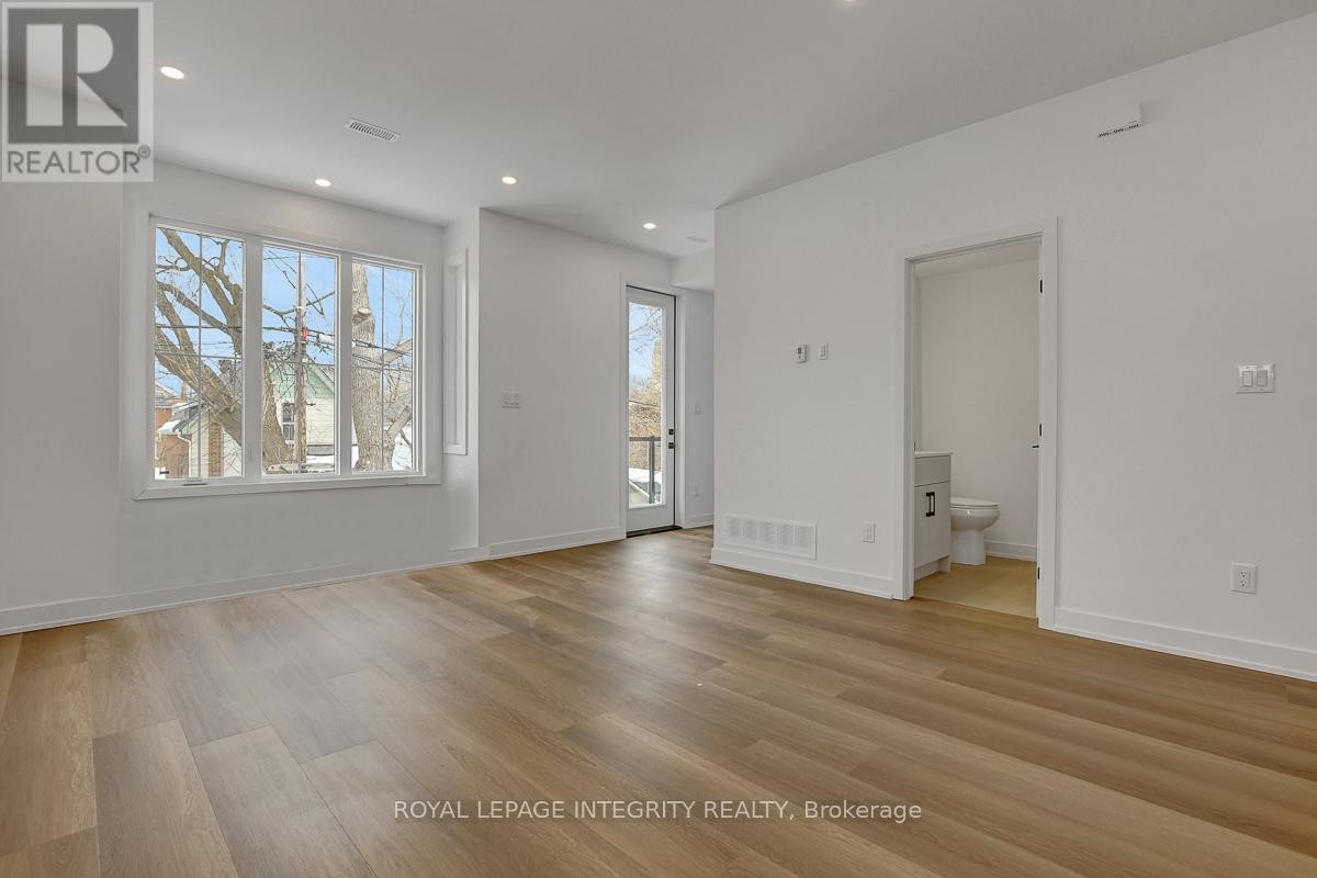 












37 ELLA STREET

,
Ottawa,




Ontario
K1S2S3

