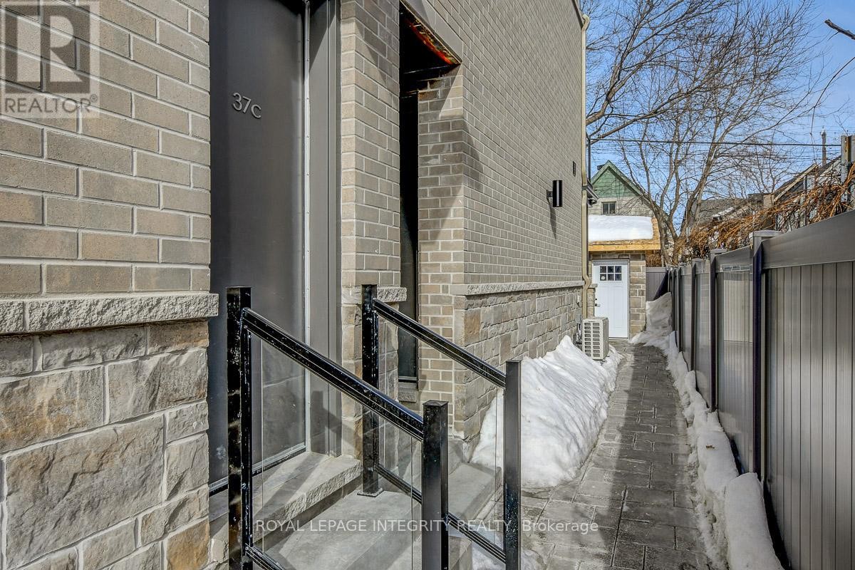 












37 ELLA STREET

,
Ottawa,




Ontario
K1S2S3


