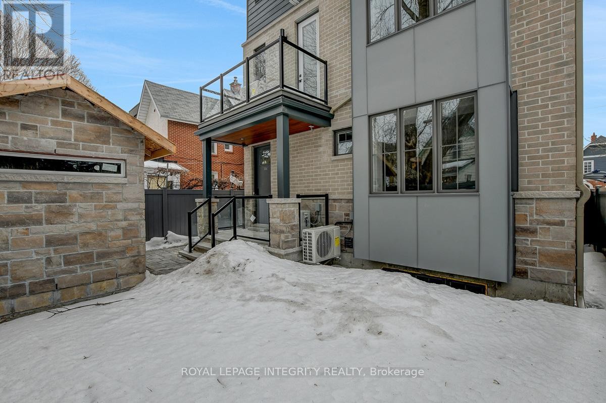 












37 ELLA STREET

,
Ottawa,




Ontario
K1S2S3

