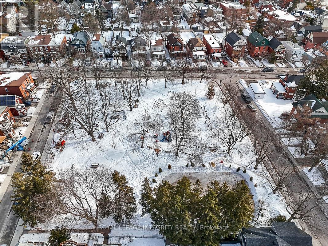 












37 ELLA STREET

,
Ottawa,




Ontario
K1S2S3

