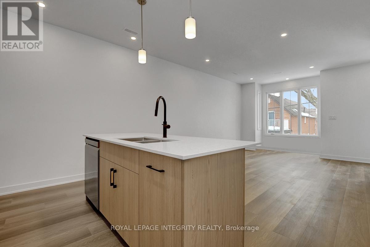 












37 ELLA STREET

,
Ottawa,




Ontario
K1S2S3

