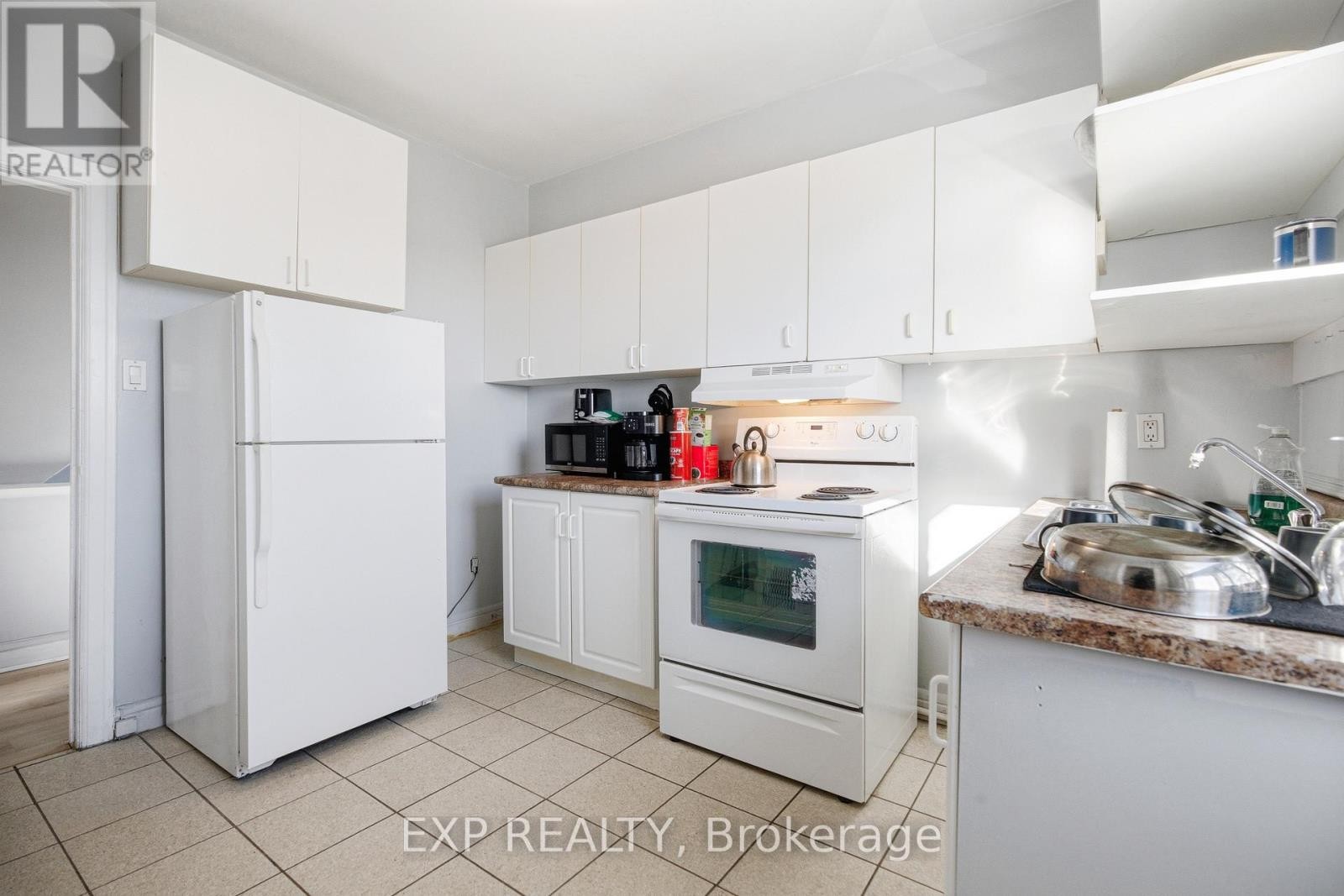 












1663 BANK STREET

,
Ottawa,




Ontario
K1V7Z2

